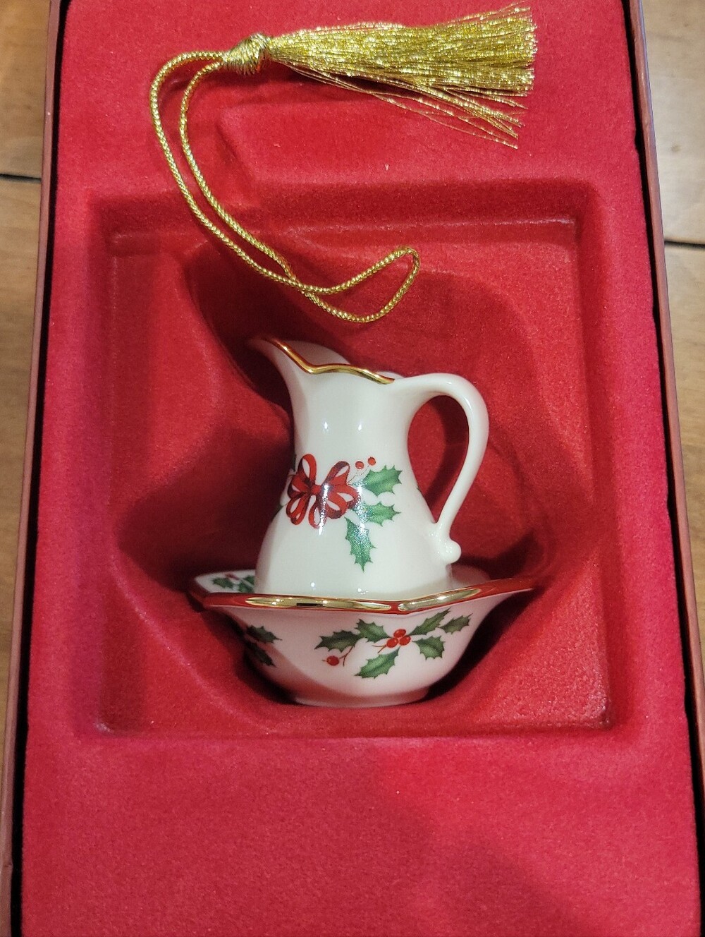 Vintage Holiday Miniature Pitcher And Bowl Set